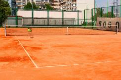 грунтовый теннисный корт